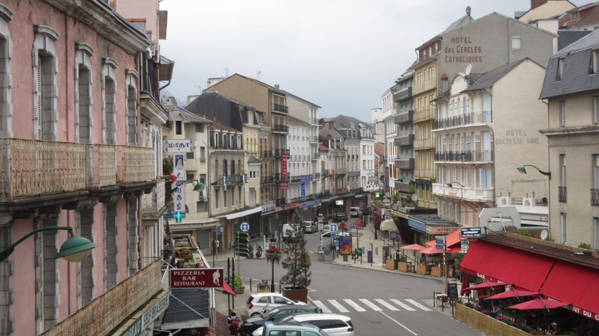 Tag 1 – Rund um den Cirque de Gavarnie im Nationalpark der Pyrenäen: Reisetag mit der Bahn nach Lourdes